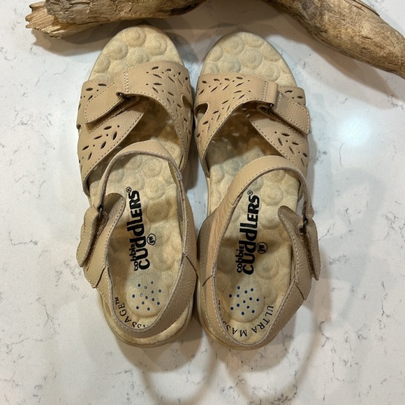 Cobbie Cuddlers  Comfort Velcro cream colored sandals size 9 - Picture 12 of 16